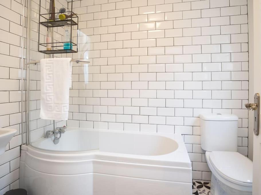 Cozy Townhouse, Walking Distance To Belfast City 外观 照片