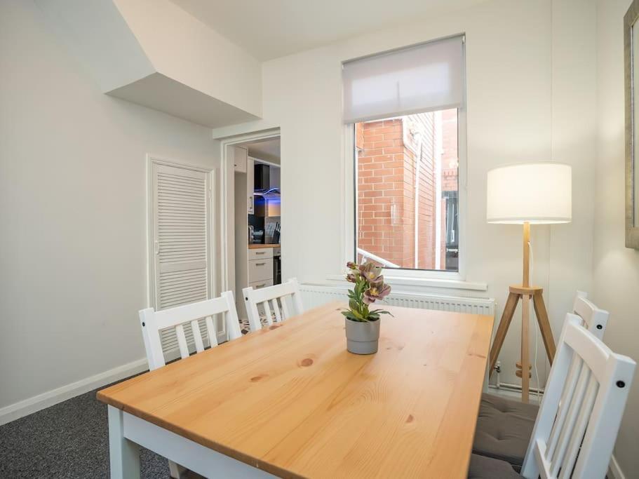 Cozy Townhouse, Walking Distance To Belfast City 外观 照片